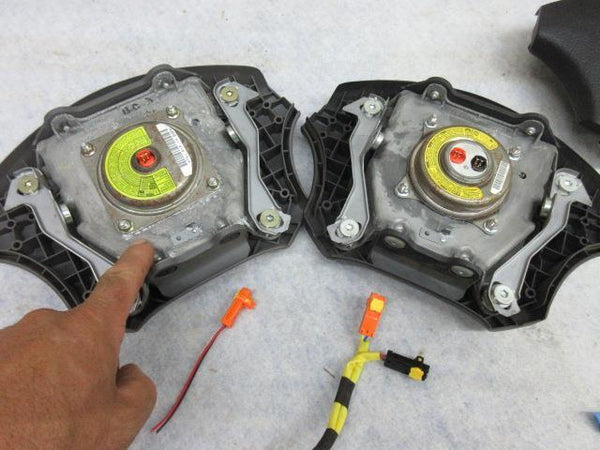 TOYOTA TUNDRA O 3 - O 4  GRAY  1 PLUG  Airbag WITHOUT RADIO steering wheel LEFT