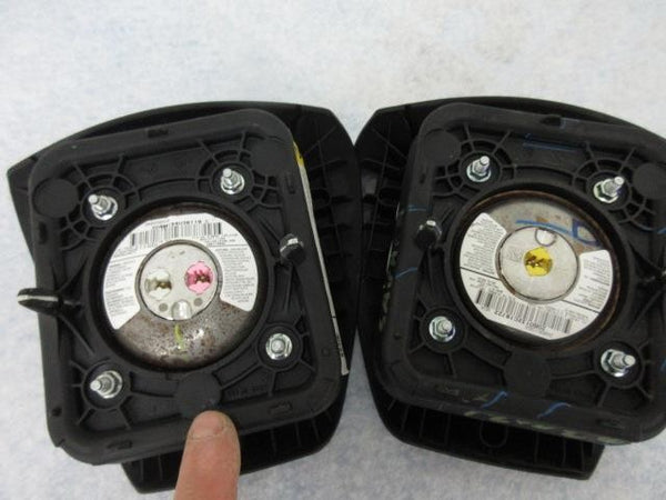 CHEVROLET EXPRESS 1500 2008-2024 LEFT AIRBAG WITH PLUG DRIVER STEERING WHEEL OEM