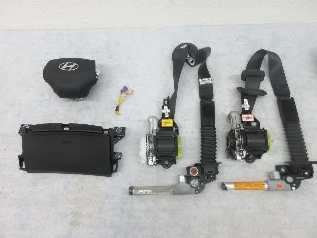 HYUNDAI Elantra GLS SE GL 2019-2020 LH steering wheel Airbag KNEE LEFT 2 X BELTS