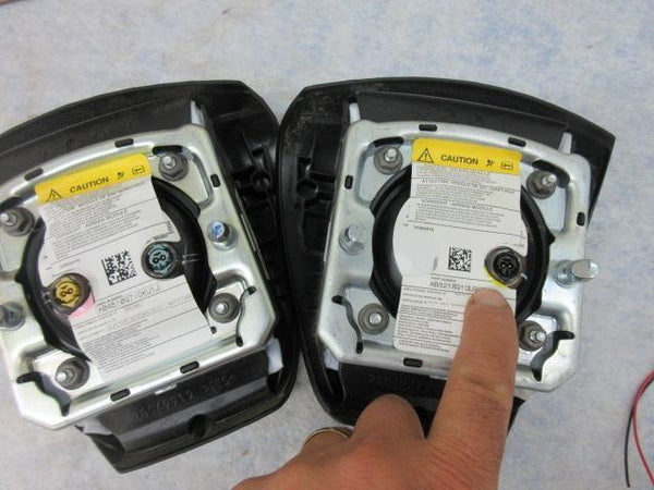 GMC SIERRA 2500 3500 O 7  - I  4 STEERING WHEEL 1 PLUG OEM DRIVER LH LEFT AIRBAG