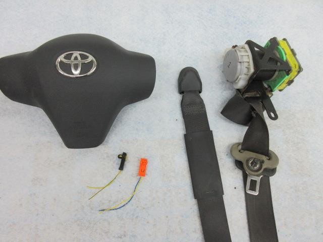 TOYOTA YARIS HATCHBACK SEDAN O 6 - I  I  DRIVER LEFT AIRBAG STEERING WHEEL BELT