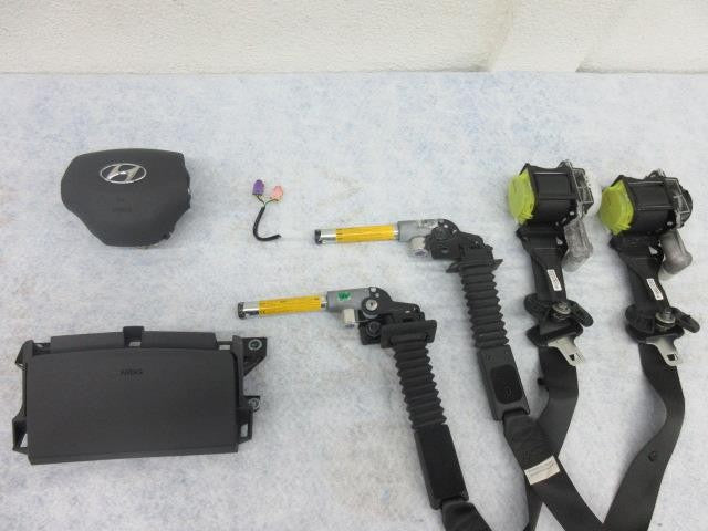 HYUNDAI Elantra GLS SE GL 2019-2020 steering LEFT wheel Airbag KNEE 2 X BELTS