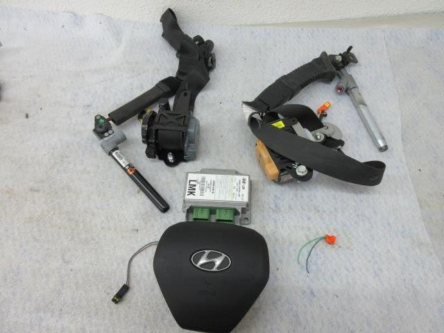 HYUNDAI TUCSON GL GLS 2011-2013-2012-2014-2015 BLACK left airbag WHEEL W 2 BELTs