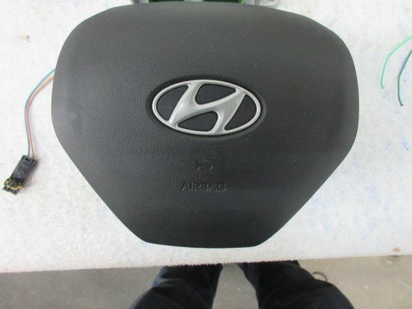 HYUNDAI TUCSON GL GLS 2011-2013-2012-2014-2015 BLACK left airbag WHEEL W 2 BELTs