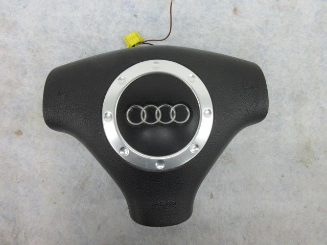AUDI TT O 2 1/2 - O 6  OEM Airbag steering wheel DRIVER LEFT