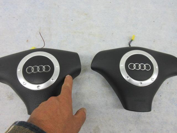 AUDI TT O 2 1/2 - O 6  OEM Airbag steering wheel DRIVER LEFT