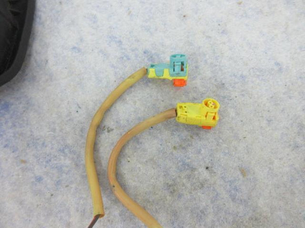 GMC SIERRA 1500 YUKON  I  2 - I 4 OEM 2 PLUG AIRBAG DRIVER STEERING LEFT WHEEL