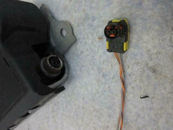 CADILLAC ATS 2013-2014-2015-2016 OEM DRIVER KNEE LEFT BOOSTER * WITH PLUG